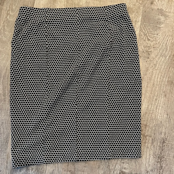 EUC Alfani Patterned Pencil Skirt - Picture 3 of 4